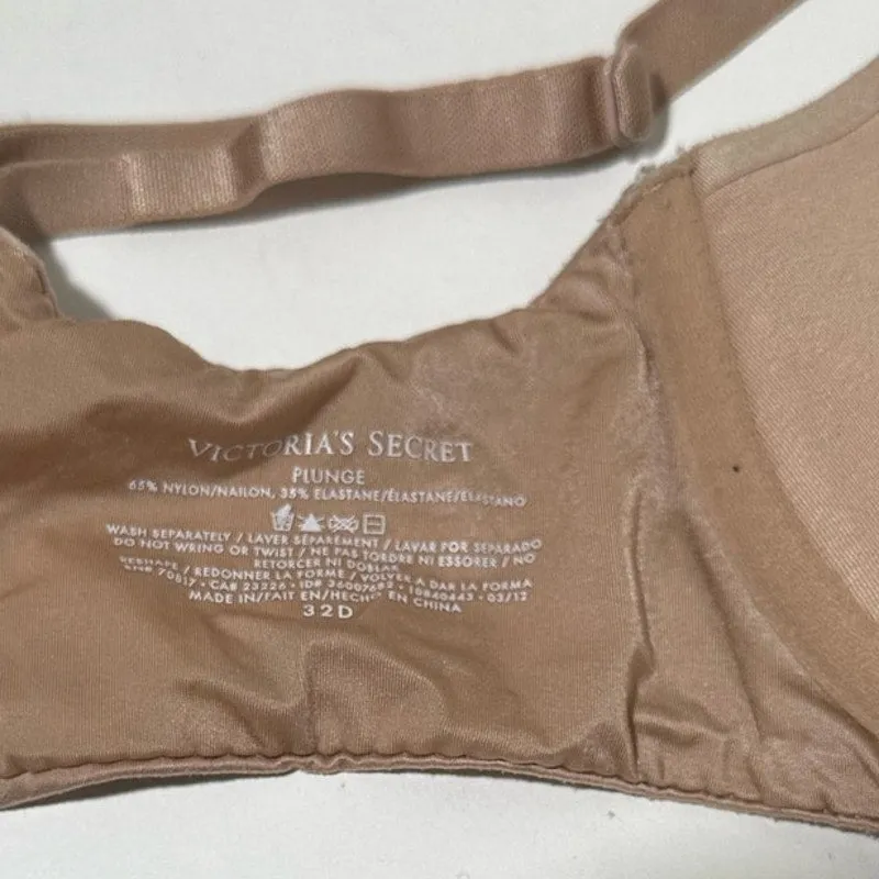 Victoria's Secret Plunge Push Up Bra / 32 D